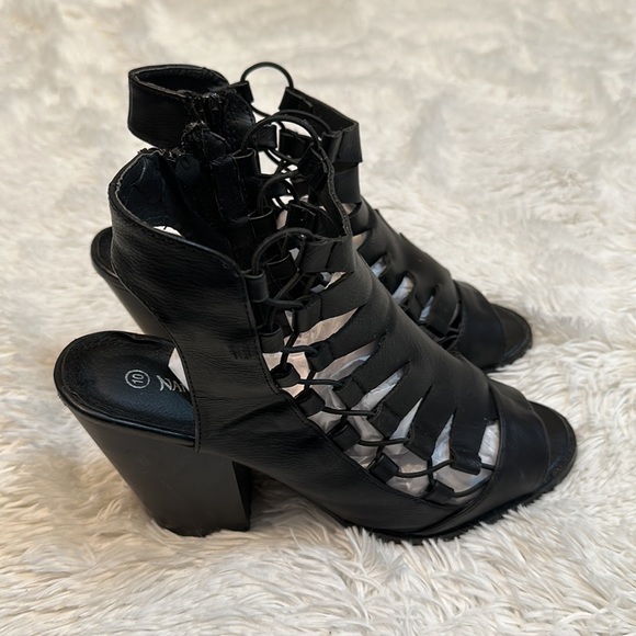 😊 Nature Breeze Faux Leather Heeled Bootie - Picture 2 of 5